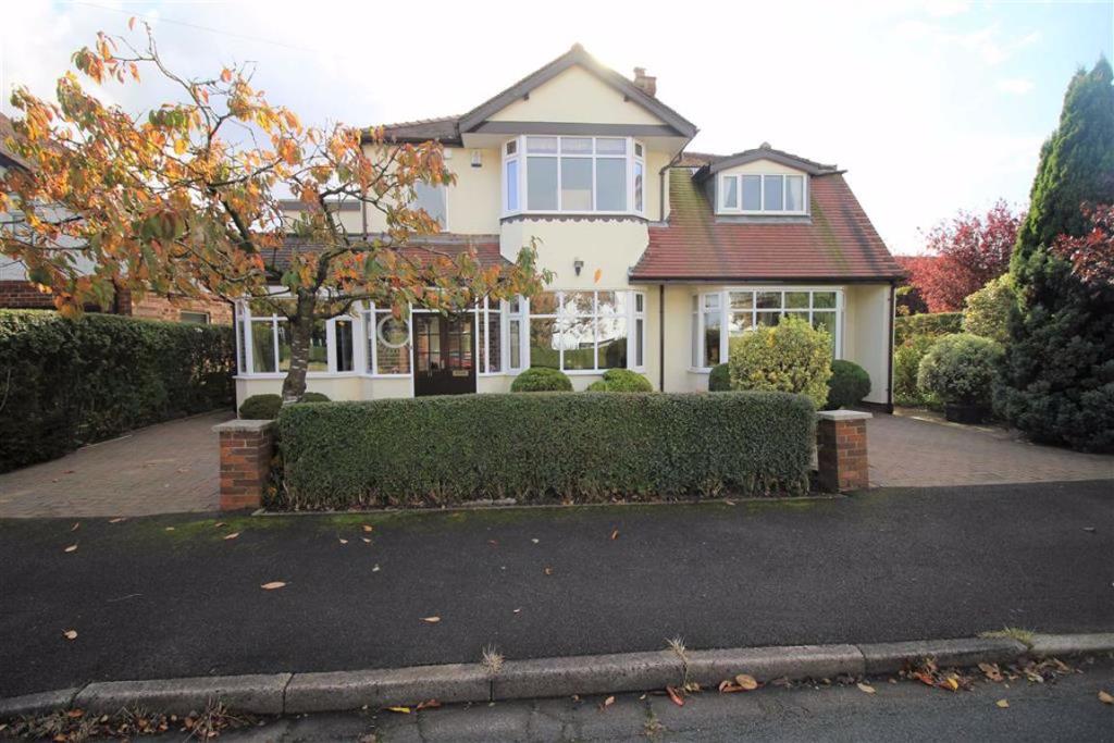 6 bedroom detached house for sale in Oakwood Drive, Fulwood, PR2