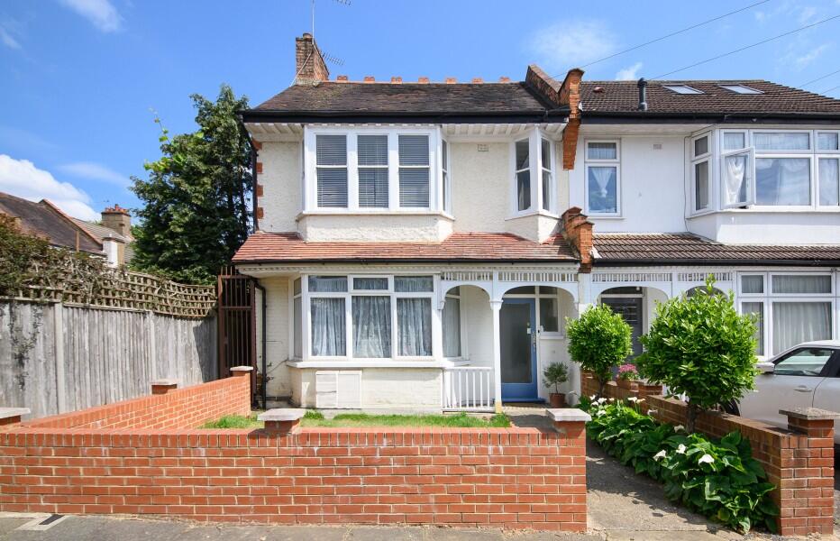 Main image of property: WOODGRANGE AVENUE, NORTH FINCHLEY, N12