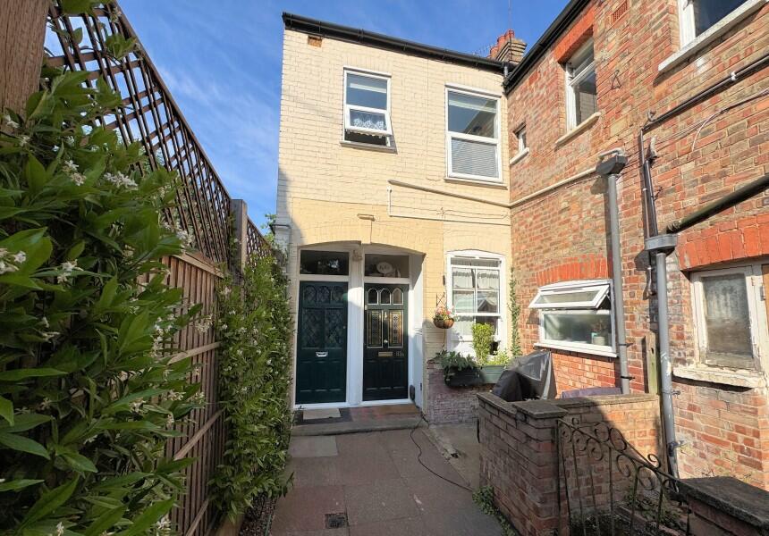 Main image of property: LONG LANE, FINCHLEY, N3