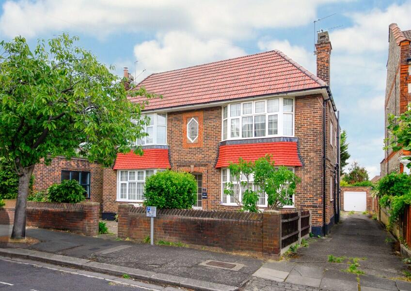 Main image of property: AVENUE COURT, PARK AVE, FINCHLEY, N3