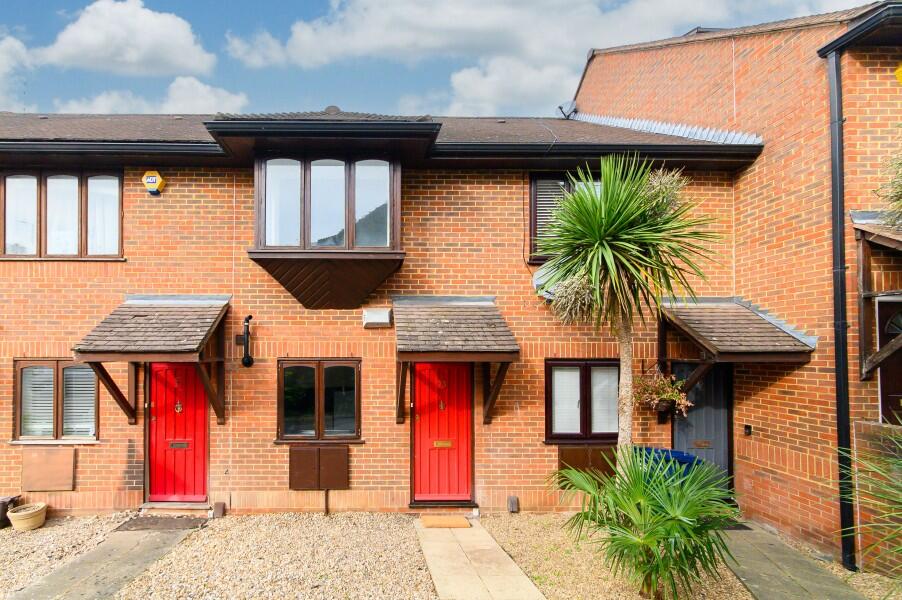 Main image of property: AVENUE ROAD, NORTH FINCHLEY, N12