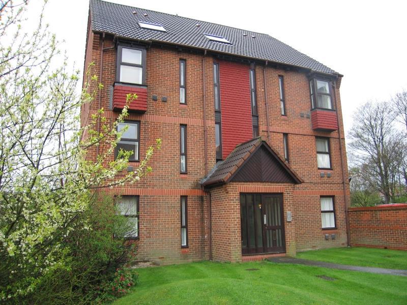 studio flat for rent in Pilgrims Close, Palmers Green, N13