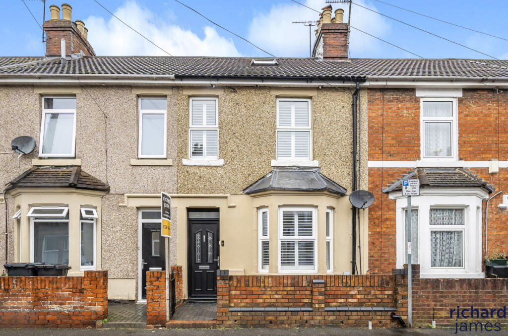 4 bedroom terraced house for sale in Dean Street, Even Swindon, Swindon, Wiltshire, SN1
