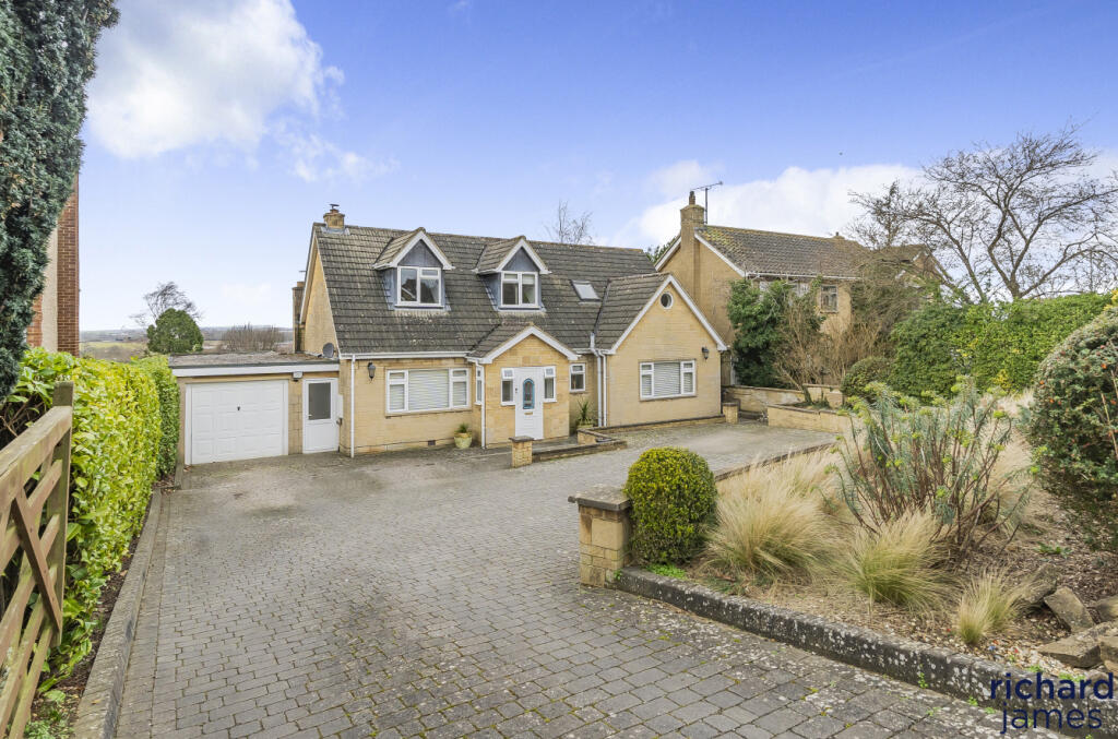 4 bedroom detached house for sale in Tithe Barn Crescent, Old Town, Swindon, SN1