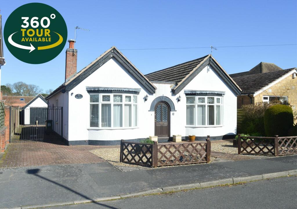 3 bedroom detached bungalow for sale in Woodside Road, Oadby, Leicester, LE2