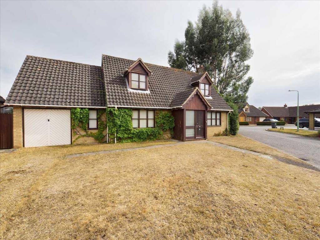 3 bedroom bungalow for sale in Pine Bank, Martlesham Heath, IP5