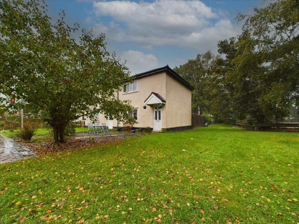 2 bedroom end of terrace house for sale in Hilton Road, Martlesham