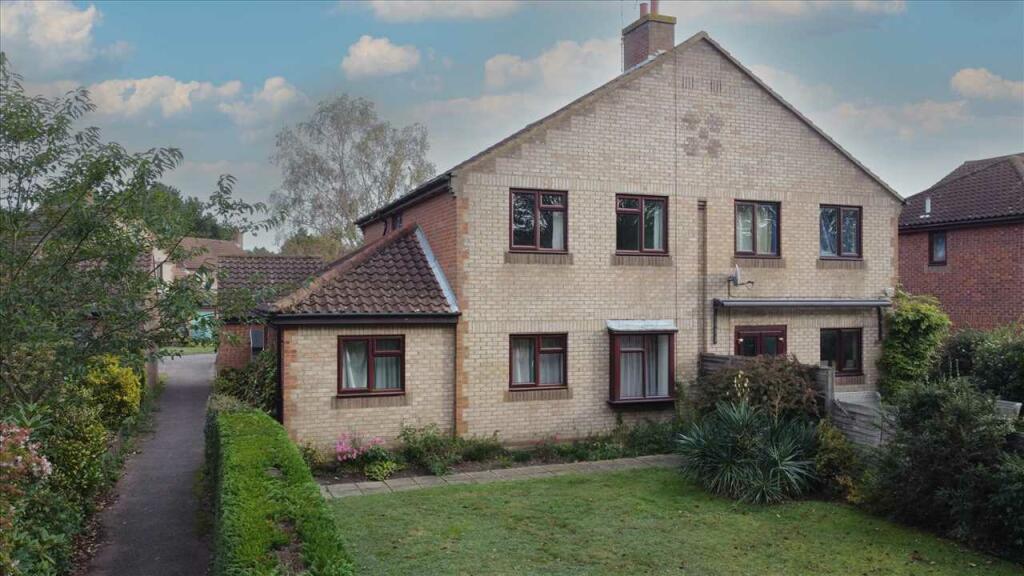 3 bedroom semidetached house for sale in Squires Lane, Martlesham