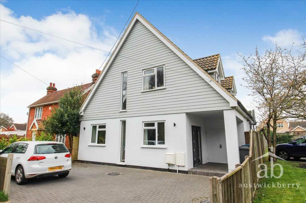 4 bedroom detached house for sale in Dobbs Lane, Kesgrave, IP5