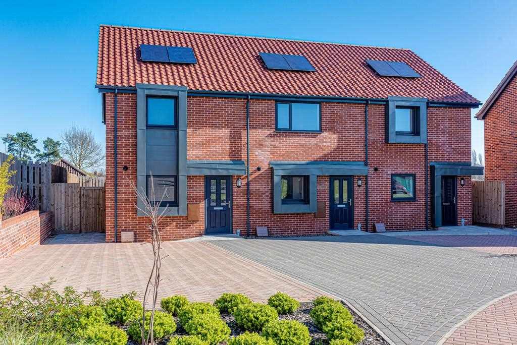 2 bedroom terraced house for sale in Goldsmiths, Ufford, IP13