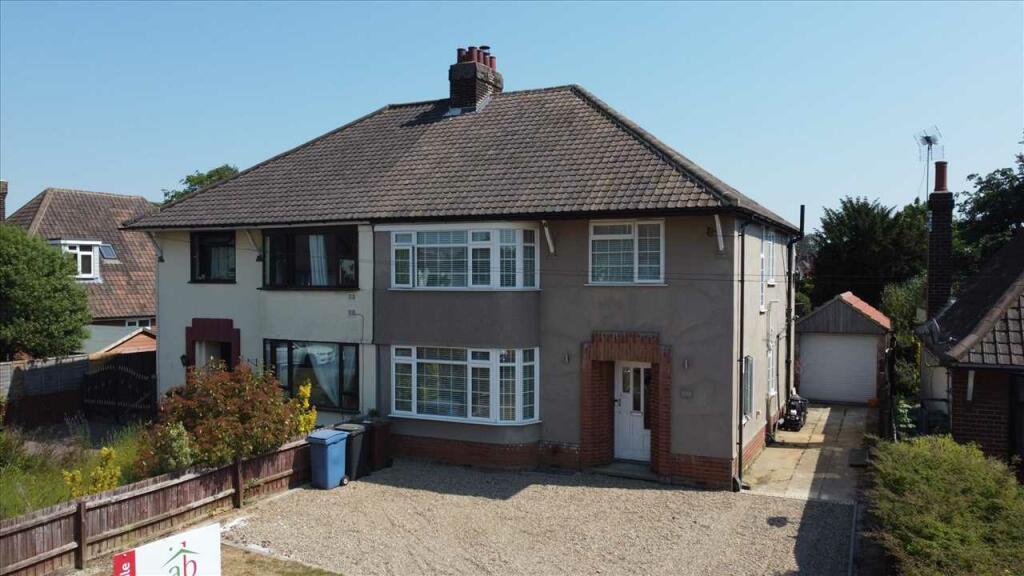 4 bedroom semi-detached house for sale in Colchester Road, Ipswich, IP4