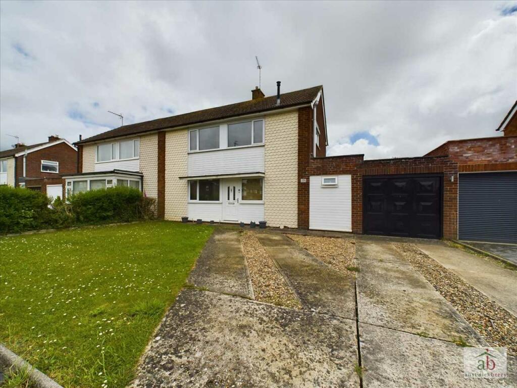3 bedroom semidetached house for sale in St. Lawrence Way, Kesgrave, IP5