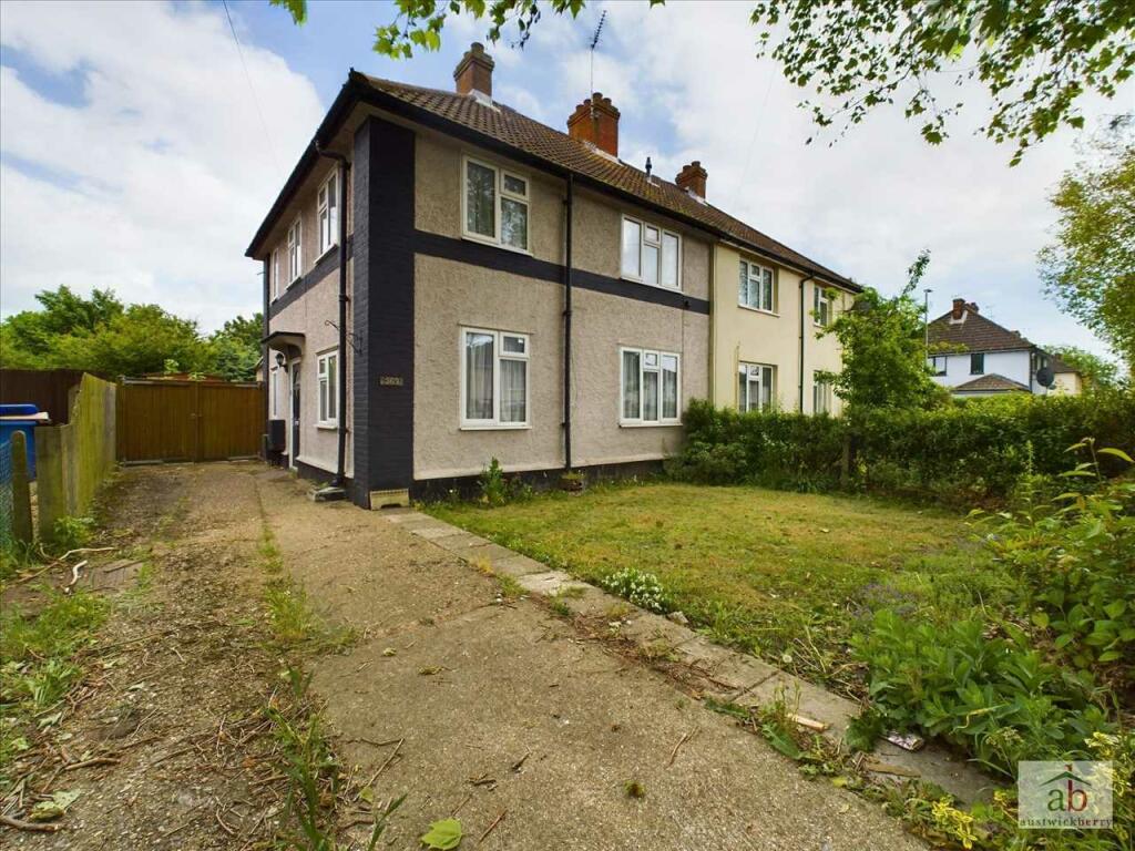 3 bedroom semidetached house for sale in Nacton Road, Ipswich, IP3