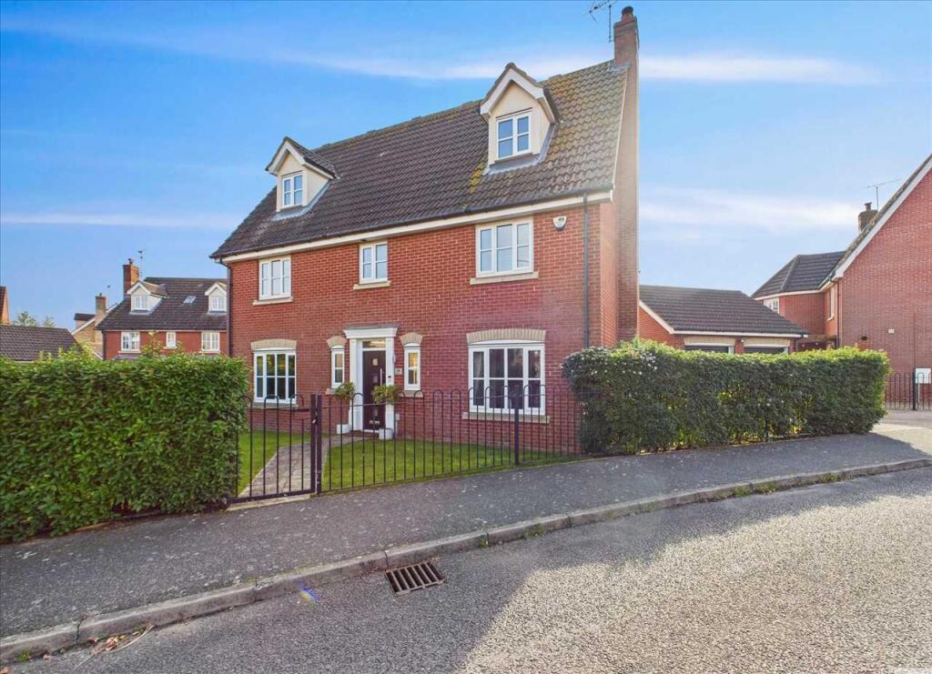 6 bedroom detached house