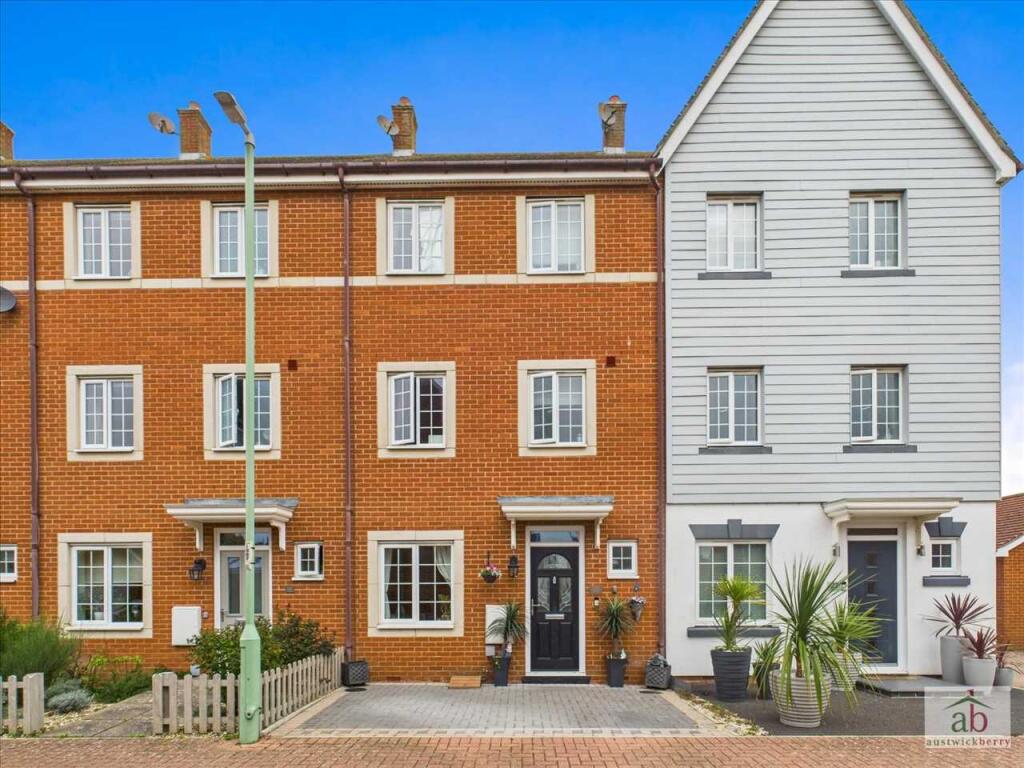 5 bedroom town house