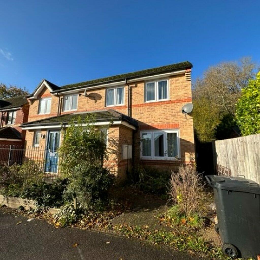 2 bedroom semidetached house for sale in Edgehill Close, Newbury, RG14