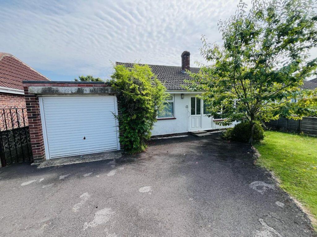 4 bedroom semidetached bungalow for sale in Northway, Thatcham, RG18