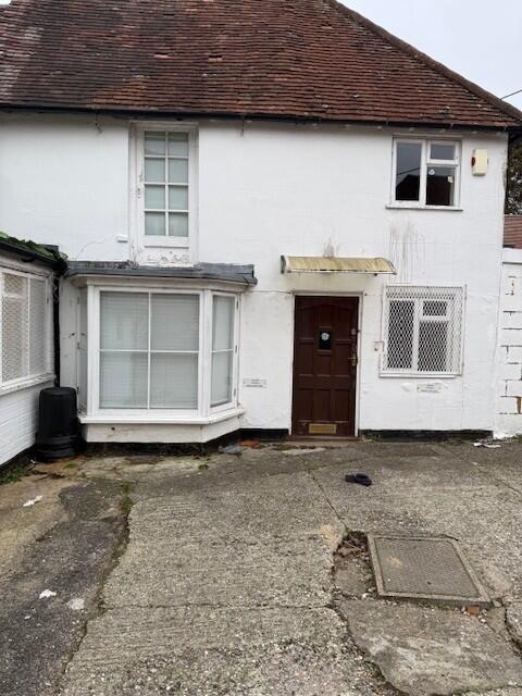 Main image of property: 56B The Broadway Thatcham