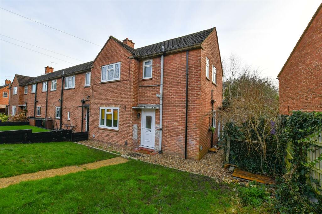 3 bedroom end of terrace house for sale in How Wood, Park Street, St. Albans, AL2