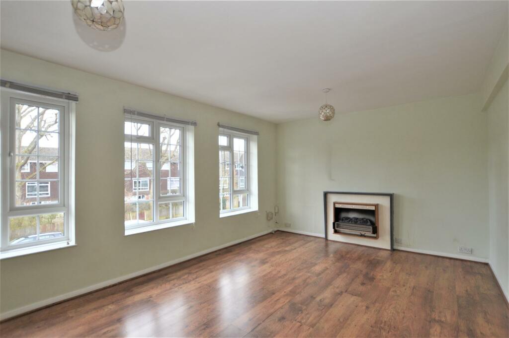 Additional property image - How Wood, Park Street