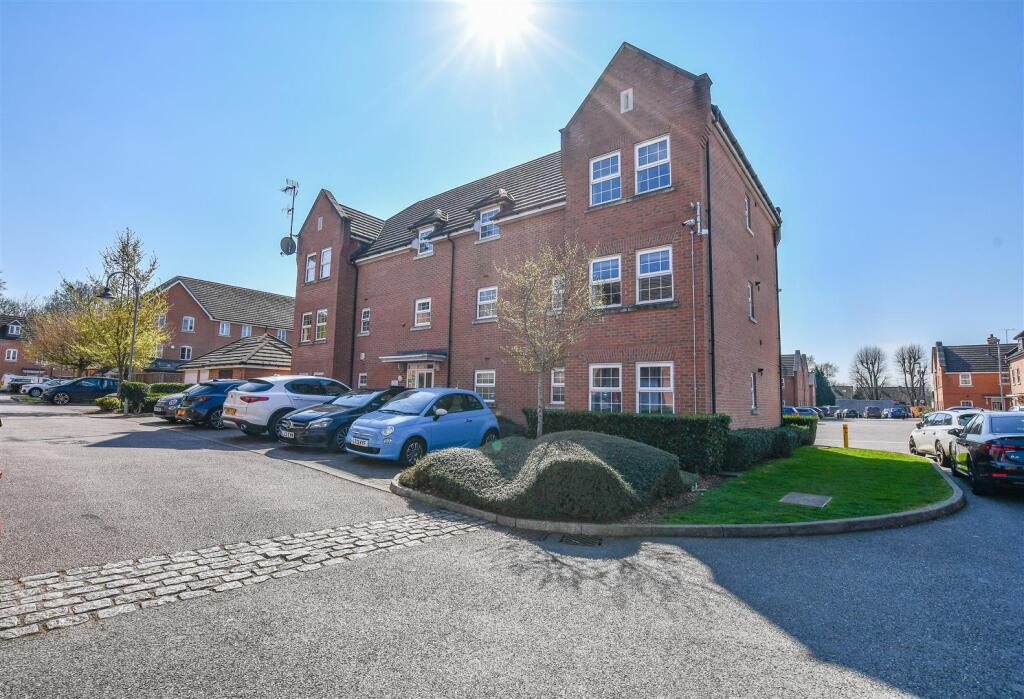 Main image of property: 2 Avian Avenue, Frogmore, St. Albans