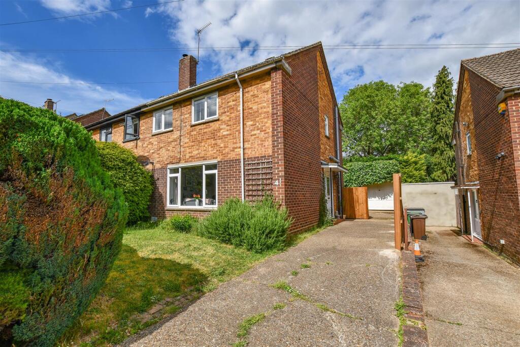 Main image of property: Richardson Close, London Colney, St. Albans, AL2