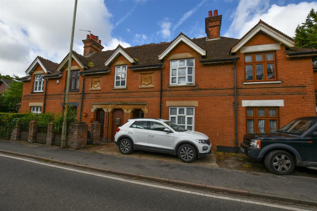 2 bedroom terraced house for sale in Radlett Road, St. Albans, AL2