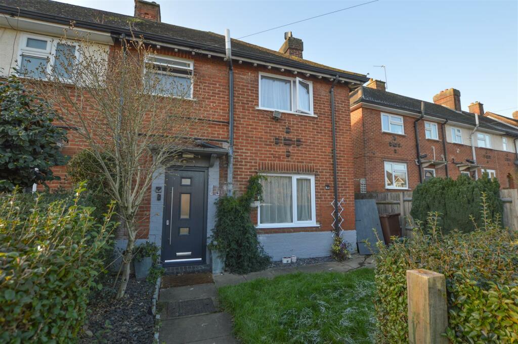 3 bedroom end of terrace house for sale in Alexander Road, London