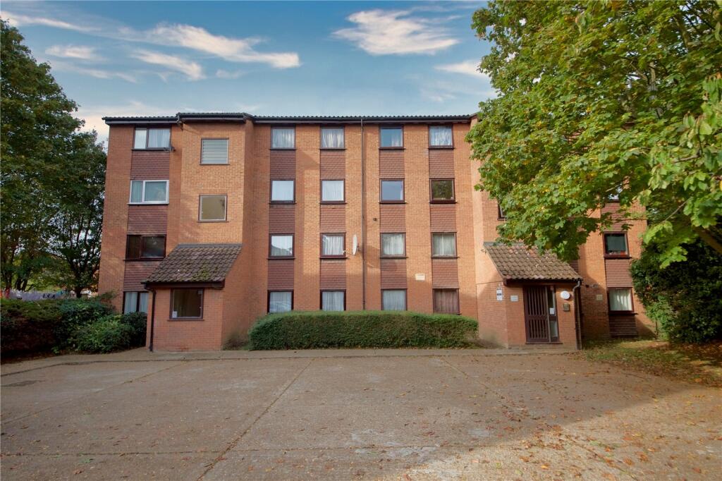 2 bedroom apartment for sale in Gurney Close, Barking, Essex, IG11