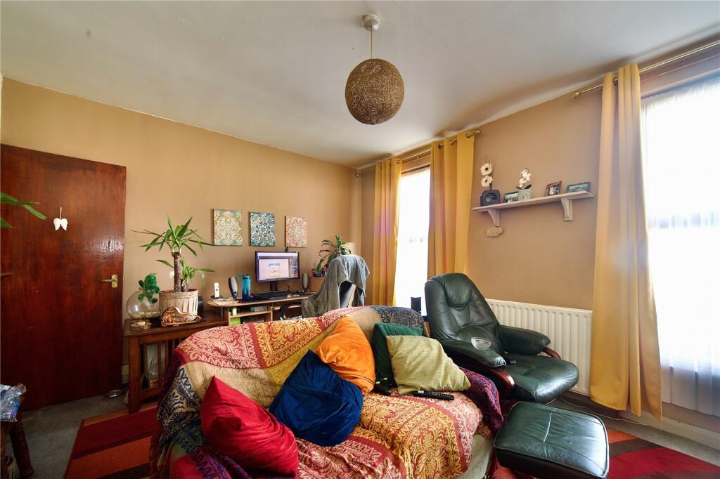 Additional property image - Wrotham Road, Gravesend, Kent, DA11