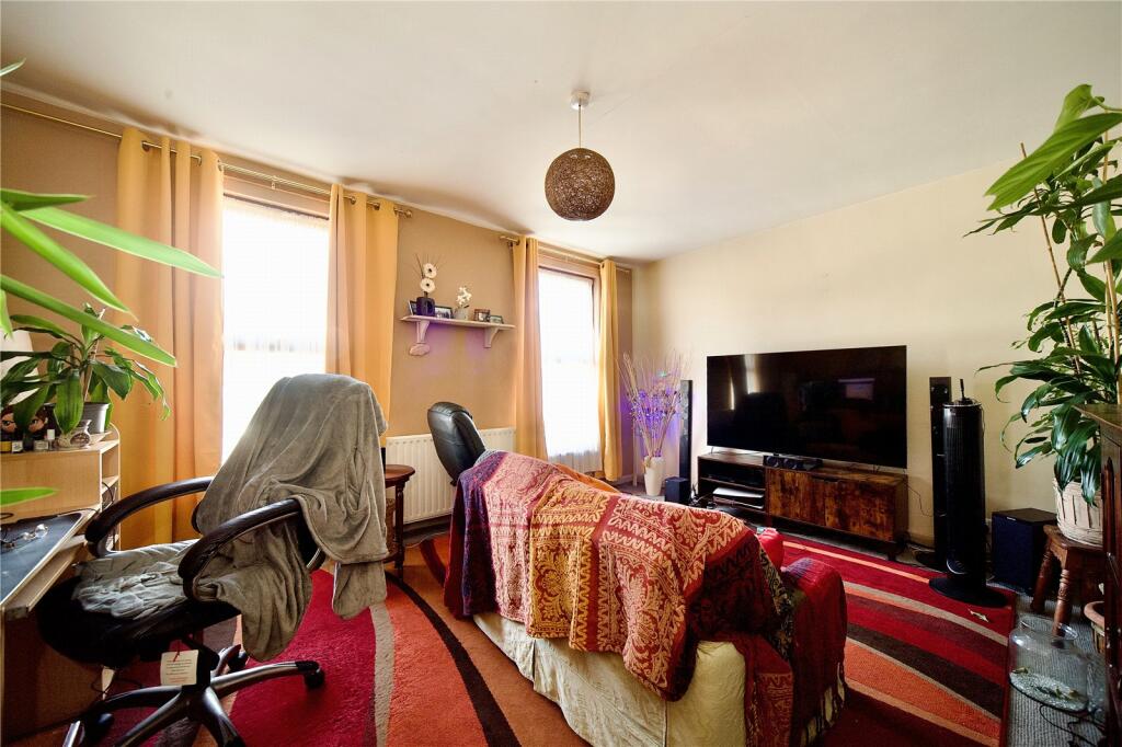 Additional property image - Wrotham Road, Gravesend, Kent, DA11