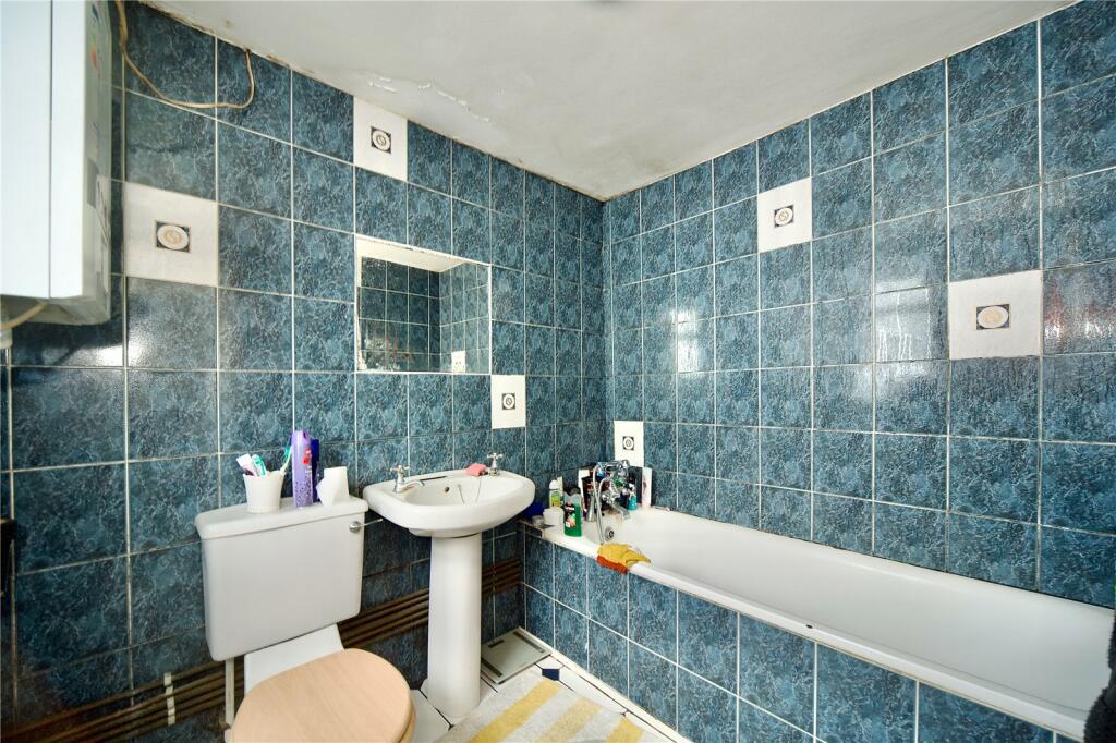 Additional property image - Wrotham Road, Gravesend, Kent, DA11
