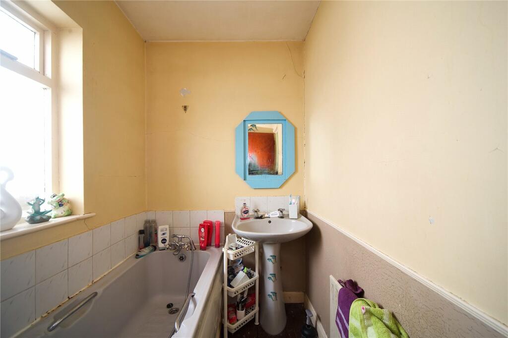 Additional property image - Wrotham Road, Gravesend, Kent, DA11