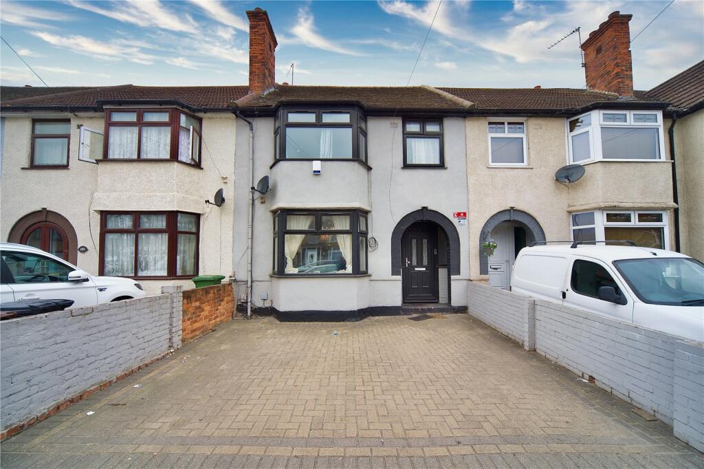 3 bedroom terraced house for sale in Ballards Road, Dagenham, RM10