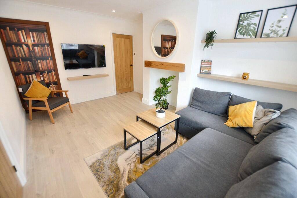 4 bedroom end of terrace house for rent in Norman Row, Leeds, West Yorkshire, LS5