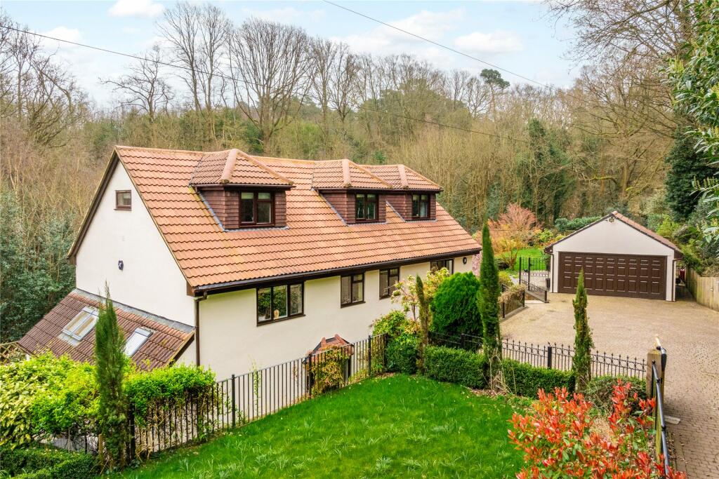 5 bedroom detached house for sale in Werth Drive, Aspley Heath