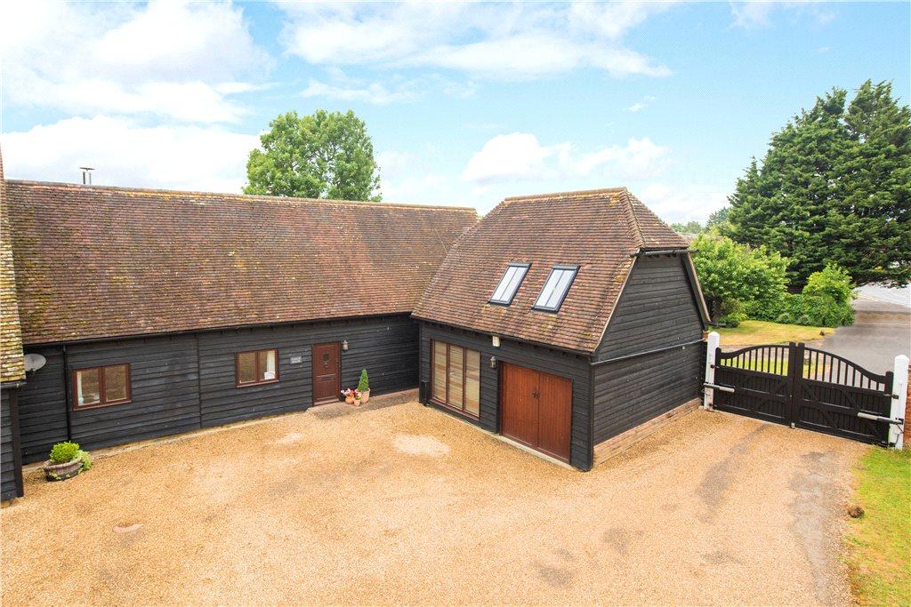 4 bedroom barn conversion for sale in Park Farm Barns, Hockliffe Road