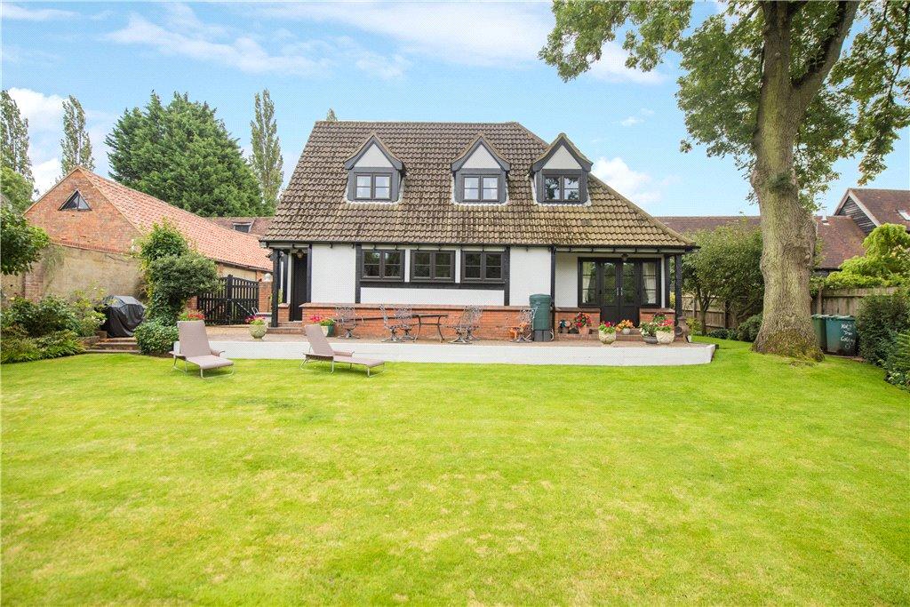 4 bedroom detached house for sale in Hockliffe Road, Tebworth, Leighton