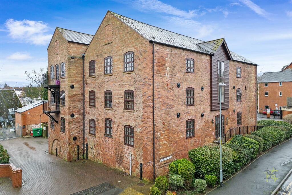 3 bedroom apartment for sale in Mill Bank, Evesham, WR11