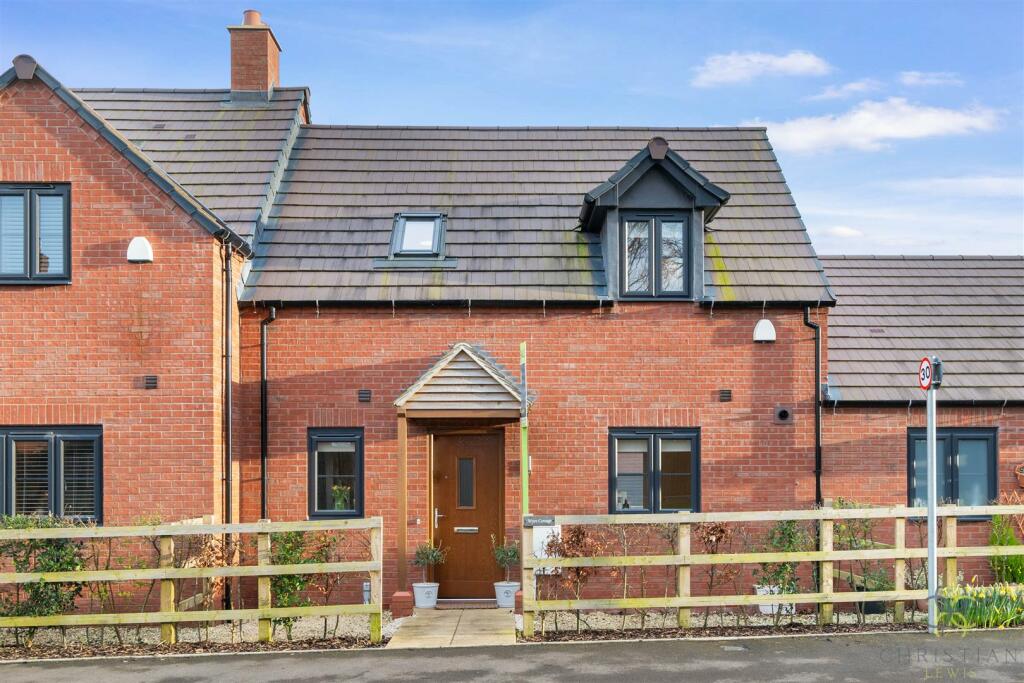 2 bedroom terraced house for sale in Crest Hill, Harvington, Evesham, WR11