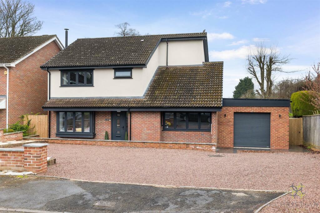 5 bedroom detached house for sale in Allsebrook Gardens, Badsey, Evesham, WR11