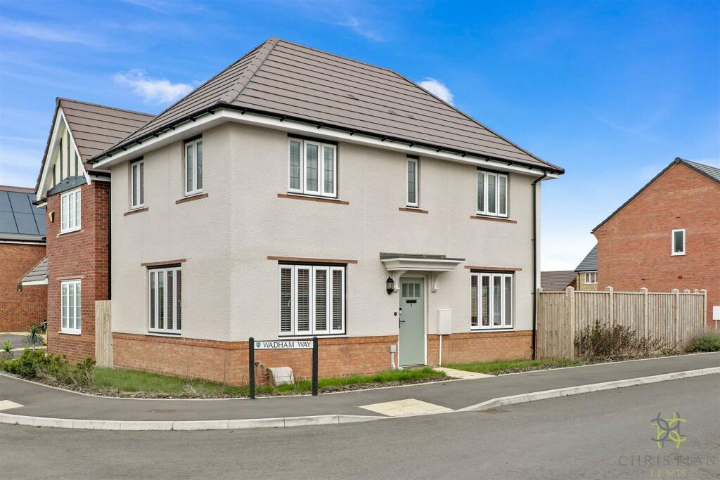 3 bedroom detached house for sale in Wadham Way, Evesham, WR11