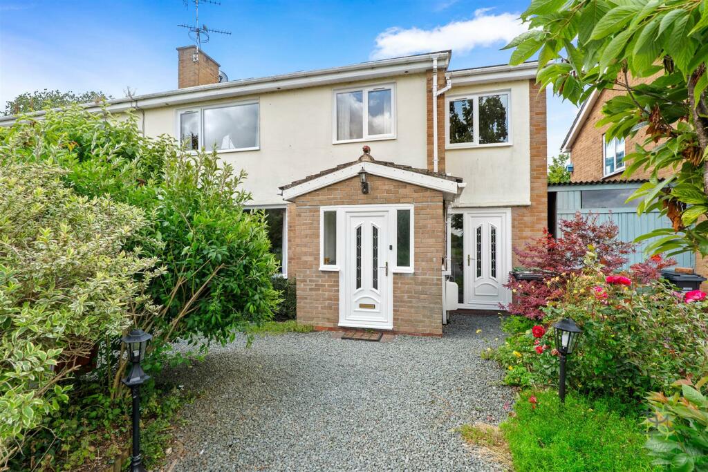 4 bedroom semidetached house for sale in Meadow Road, South Littleton