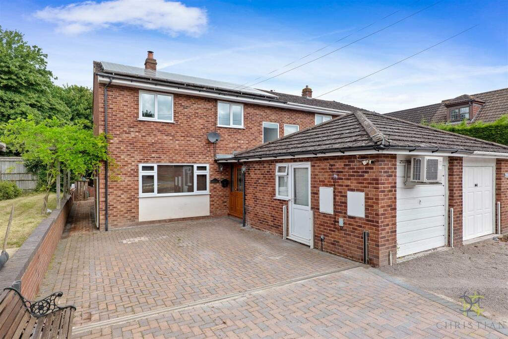 4 bedroom semidetached house for sale in Mill Lane, Badsey, Evesham, WR11