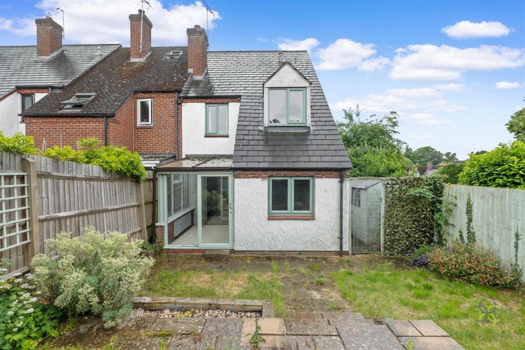 4 bedroom end of terrace house