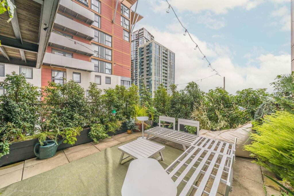 Main image of property: Byng Street, Canary Wharf