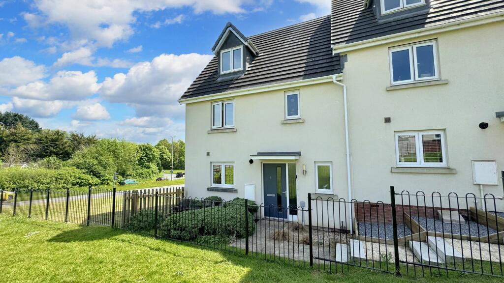 4 bedroom semidetached house for sale in Chariot Drive, Kingsteignton