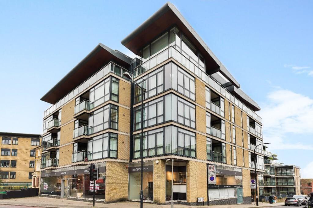 Main image of property: 339 Finchley Road, London, London, NW3 6EP