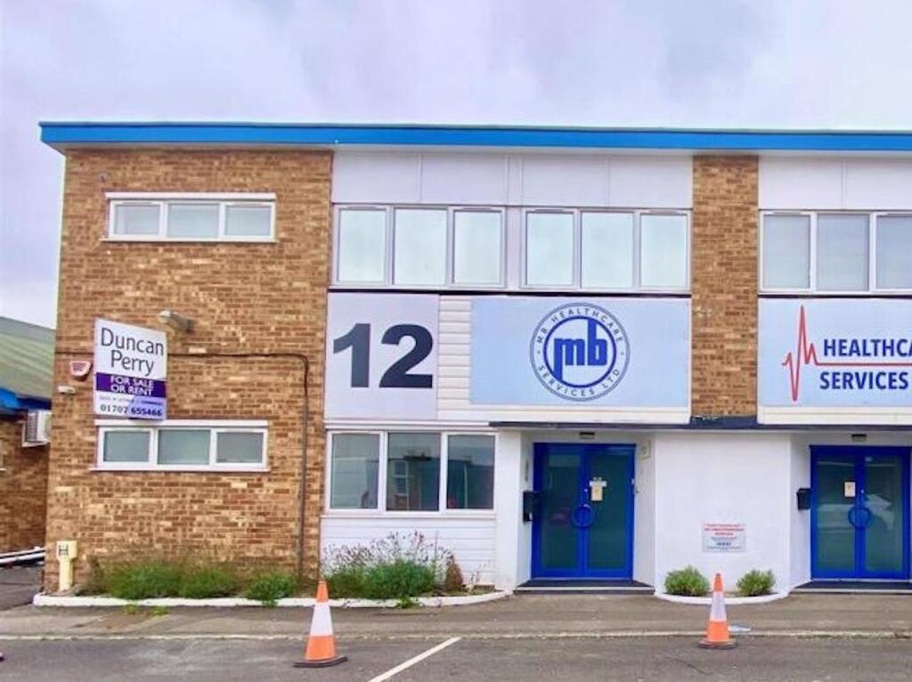 Main image of property: 12 Station Close, Potters Bar, EN6 1TL