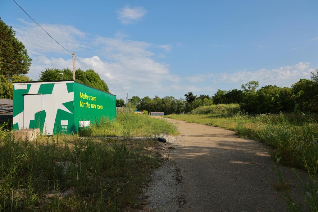 Main image of property: Land On The South Side Of Grange Farm Lane, Chigwell, IG7 6DR